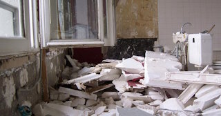 Демонтаж хрущевки в Баксане - удаление старых полов и стен по выгодной цене от 1766 рублей.